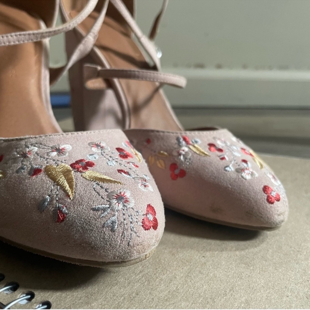 Wild Diva Blush Floral Embroidered Heels - Picture 4 of 6